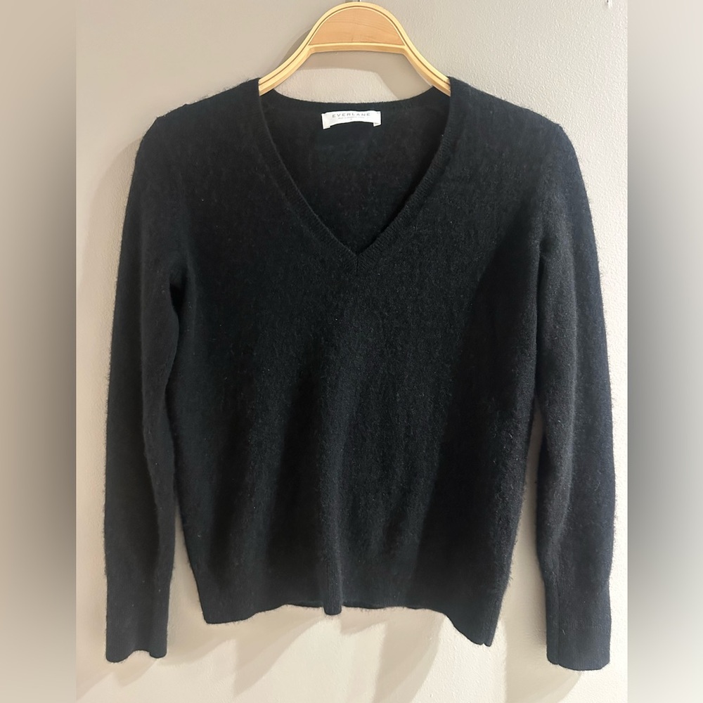 Everlane Cashmere Black V-Neck Sweater Small